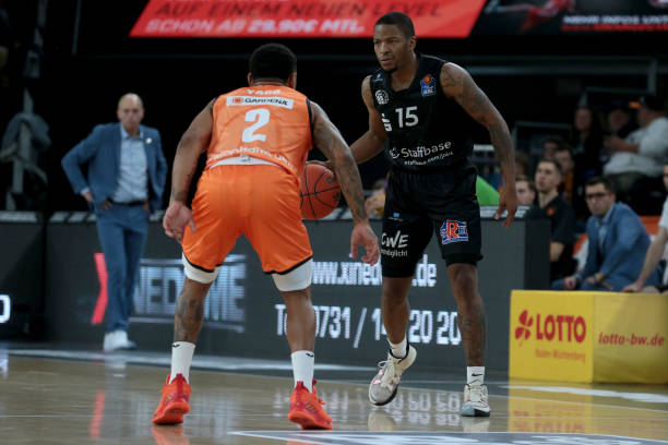 各队均有强 各队均有强