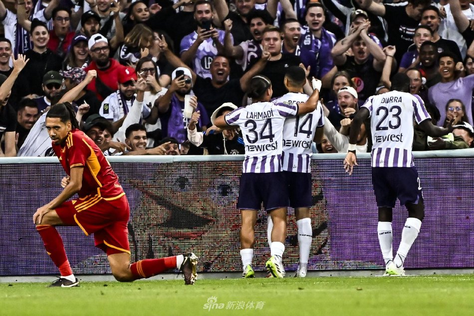 各国选手纷 各国选手纷