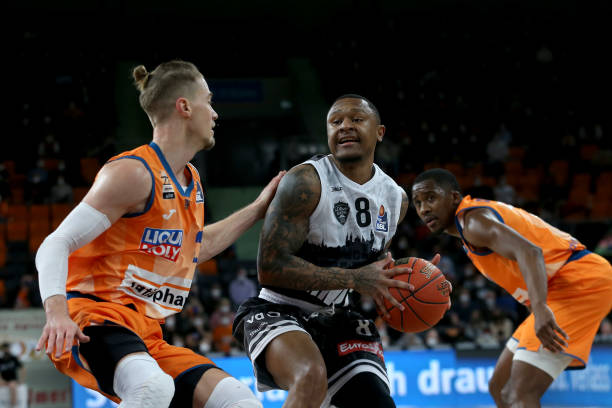 现代足球是 现代足球是